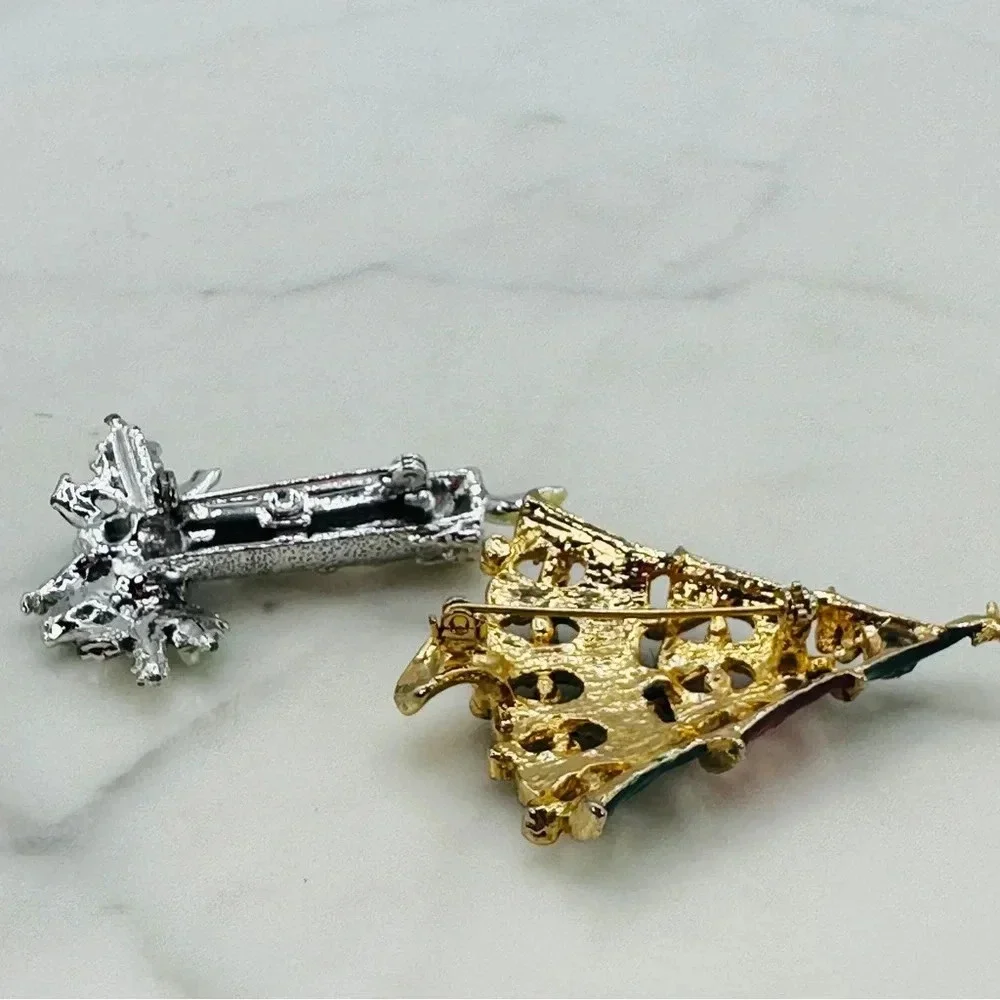 2 Vintage Christmas Brooches Jeweled Christmas Tree Candle Signed Gerrys… - Picture 5 of 12